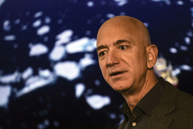 Bezos va prendre du recul et céder les commandes au quotidien d'Amazon