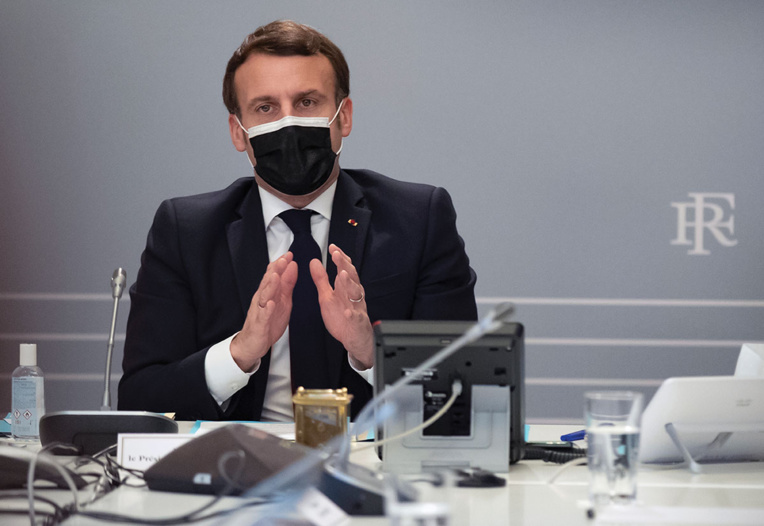Macron promet une vaccination générale "d'ici la fin de l'été"