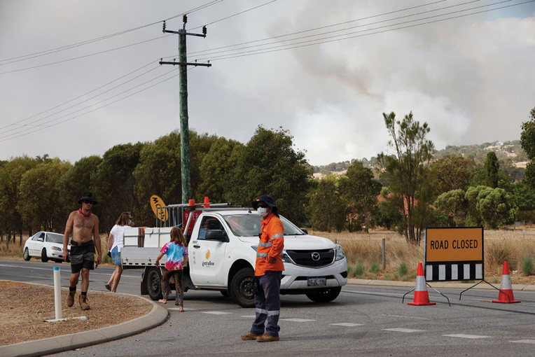 Feux de forêt en Australie: 71 habitations détruites près de Perth Feux de forêt en Australie: 71 habitations détruites près de Perth
