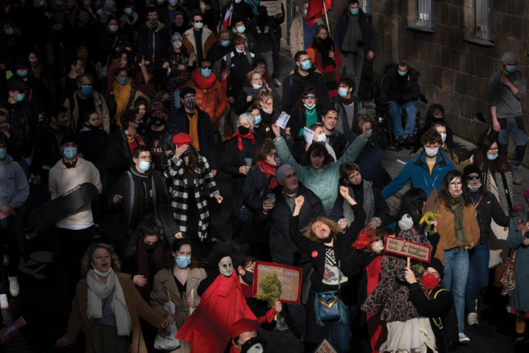 De Marseille à Paris, des milliers de manifestants pour l'emploi De Marseille à Paris, des milliers de manifestants pour l'emploi