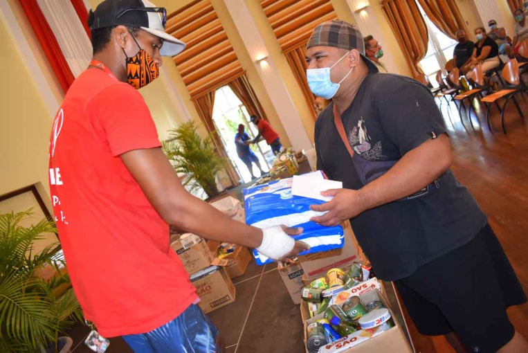 50 paniers garnis distribués à 34 familles de Pirae 50 paniers garnis distribués à 34 familles de Pirae