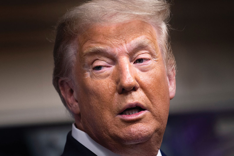 Trump, absent omniprésent à l'ouverture de son procès historique Trump, absent omniprésent à l'ouverture de son procès historique