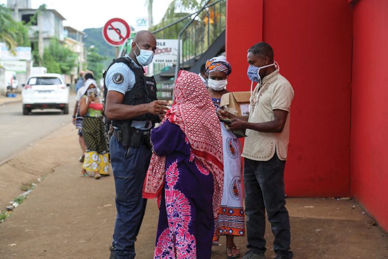 Mayotte: renforts pour faire respecter le confinement et lutter contre l'immigration illégale