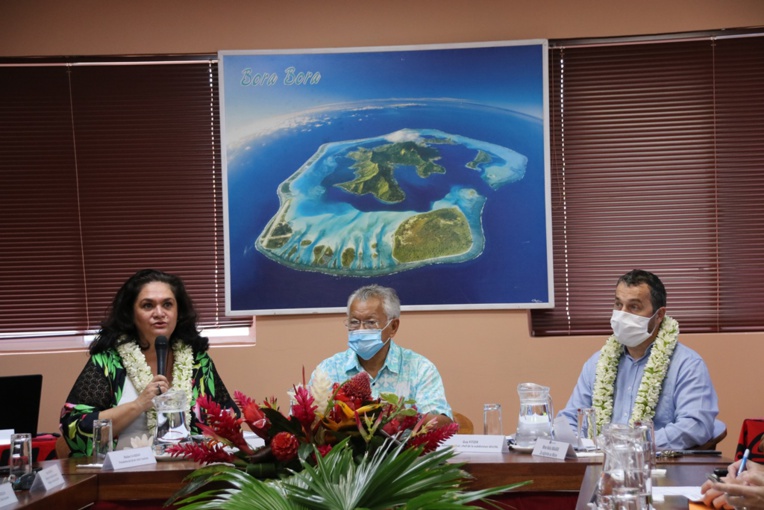 Nicole Bouteau tâte le terrain à Bora Bora Nicole Bouteau tâte le terrain à Bora Bora