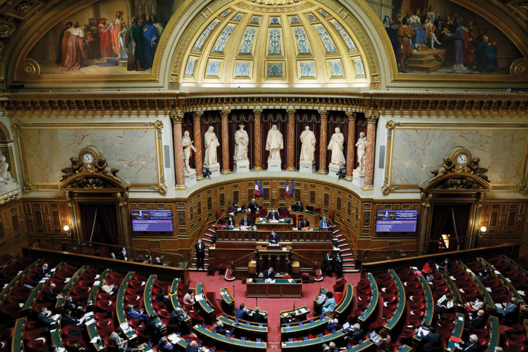 Vote par anticipation: tollé des oppositions après l'amendement surprise de l'exécutif Vote par anticipation: tollé des oppositions après l'amendement surprise de l'exécutif