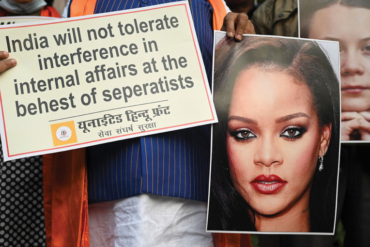Rihanna seins nus avec le dieu Ganesh: nouvelle polémique en Inde