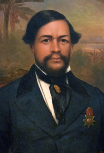 Successeur de Kamehameha II, le roi Kamehameha III ne souhaitait pas revoir Jean-Baptiste Rives à Hawaii. Le nouveau roi confisqua d’ailleurs très vite les quatre propriétés du Français. Successeur de Kamehameha II, le roi Kamehameha III ne souhaitait pas revoir Jean-Baptiste Rives à Hawaii. Le nouveau roi confisqua d’ailleurs très vite les quatre propriétés du Français.