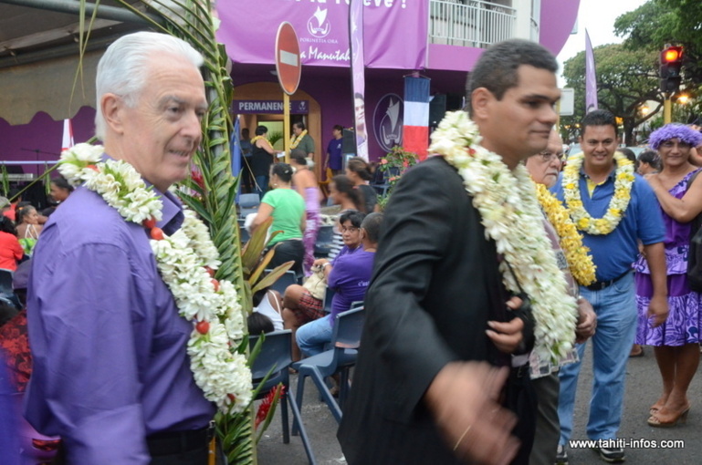 Pierre Marchesini (à gauche), le 20 décembre 2012 à Papeete, lors de la cérémonie d'inauguration du local de campagne de Porinetia Ora.