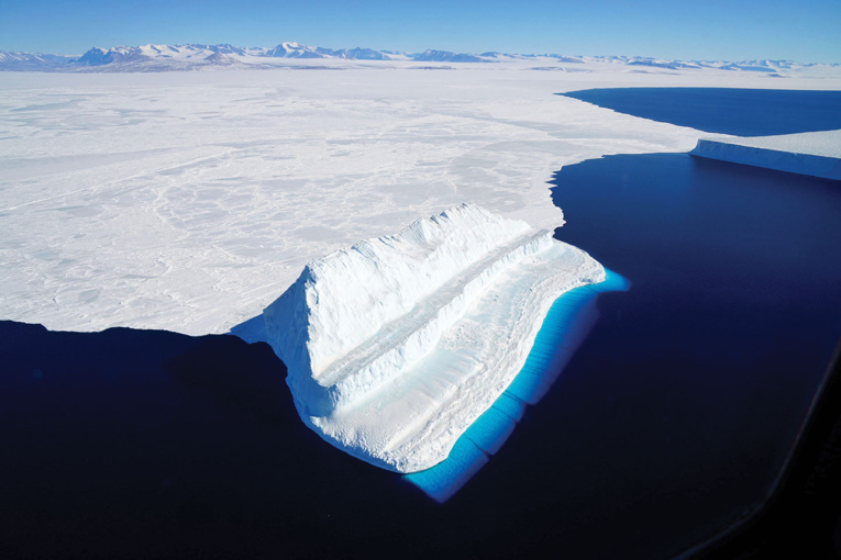 Climat: un immense iceberg se détache de l'Antarctique, à proximité d'une station britannique Climat: un immense iceberg se détache de l'Antarctique, à proximité d'une station britannique