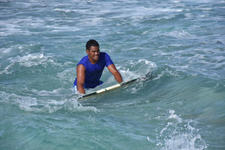 Teare Teinaore sera le seul représentant de Rangiroa qualifié pour le round 3 dans la catégorie surf.