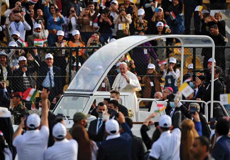 Le pape conclut sa visite historique en Irak devant des milliers de fidèles