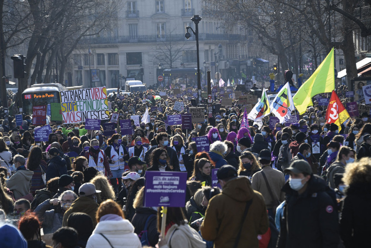 Droits des femmes: plusieurs milliers de manifestants à Paris Droits des femmes: plusieurs milliers de manifestants à Paris