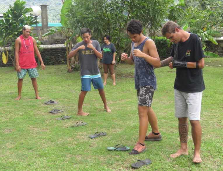Détourner les jeunes de la violence Détourner les jeunes de la violence