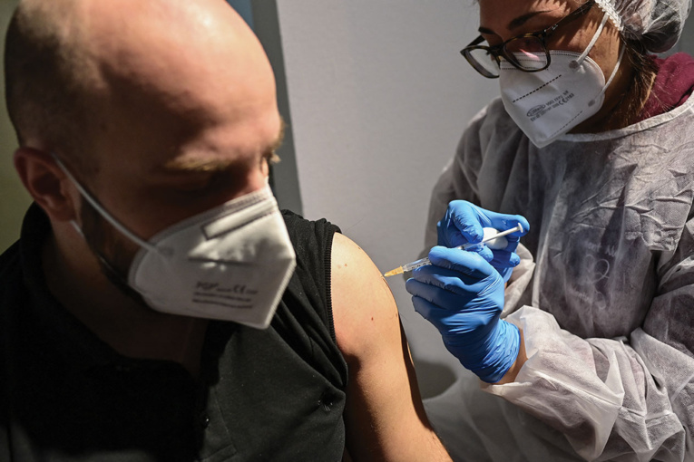 Covid: confrontée à la 3ème vague, l'Italie se reconfine dès lundi Covid: confrontée à la 3ème vague, l'Italie se reconfine dès lundi