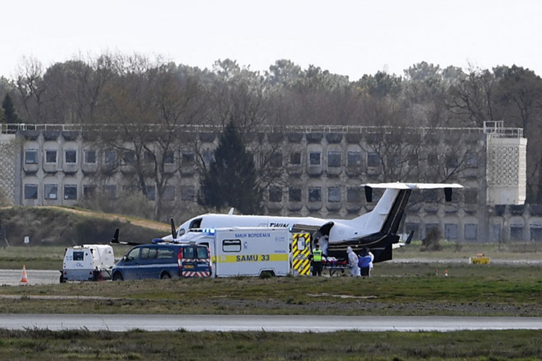 Covid-19: préparatifs d'évacuation "massive" de patients d'Ile-de-France