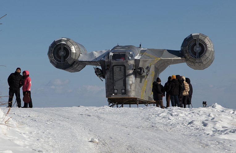 Des fans russes de Star Wars reproduisent un vaisseau du "Mandalorian" Des fans russes de Star Wars reproduisent un vaisseau du "Mandalorian"