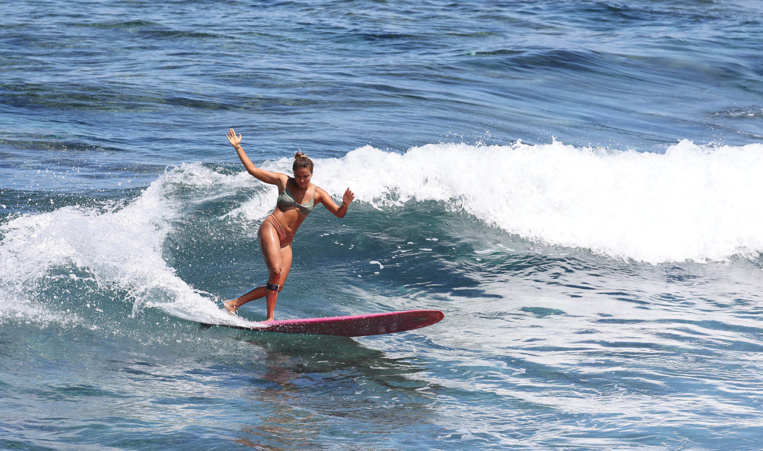 Surf: A La Réunion, Alice Lemoigne retrouve son terrain de jeu, à l'abri des requins