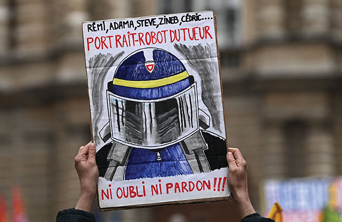 "Sécurité globale": le Sénat entame l'examen d'un texte controversé, les opposants dans la rue