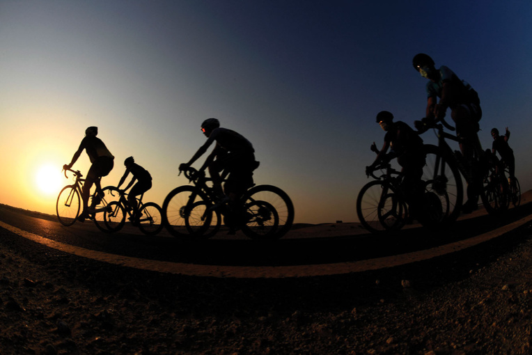 Une voiture fauche 18 cyclistes près de Saint-Etienne, un adolescent en urgence absolue Une voiture fauche 18 cyclistes près de Saint-Etienne, un adolescent en urgence absolue
