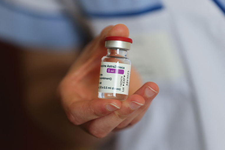 Covid-19: seuls les plus de 55 ans doivent recevoir le vaccin AstraZeneca