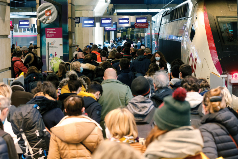 Confinement régional: afflux dans les gares parisiennes