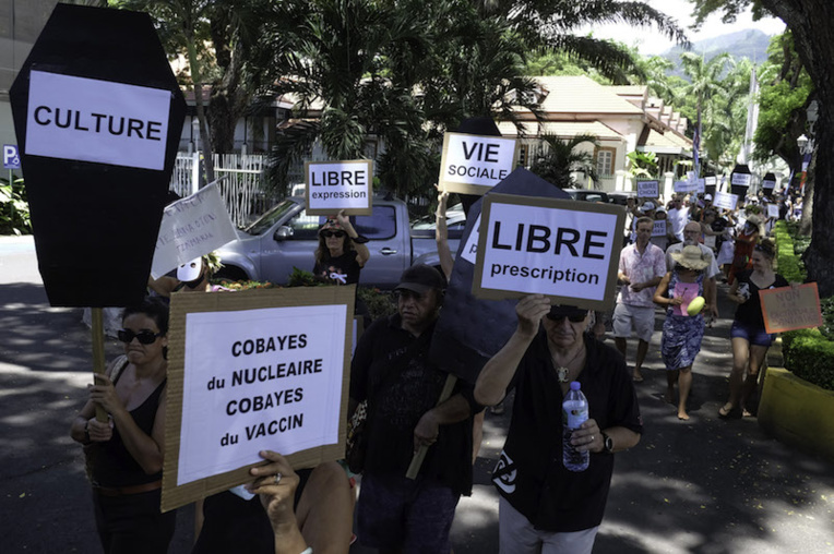 Des manifestants à Papeete pour dénoncer une "tyrannie sanitaire" Des manifestants à Papeete pour dénoncer une "tyrannie sanitaire"