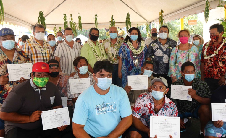 10 chefs d'équipe "Gros œuvre" ‘āpī dans l’administration 10 chefs d'équipe "Gros œuvre" ‘āpī dans l’administration