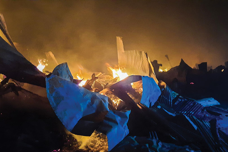 Bangladesh: au moins 15 morts, 400 disparus et 45.000 déplacés après l'incendie d'un camp de réfugiés rohingyas Bangladesh: au moins 15 morts, 400 disparus et 45.000 déplacés après l'incendie d'un camp de réfugiés rohingyas