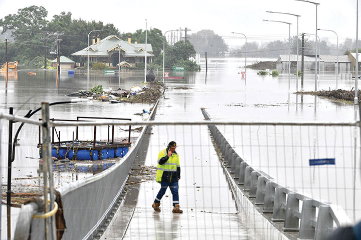 Face aux inondations, l'Australie déploie les grands moyens pour évacuer des habitants