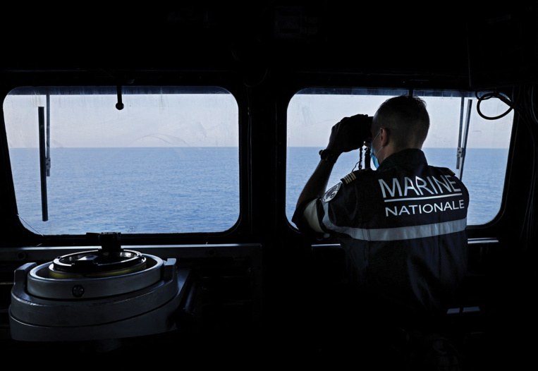 Près de 9 tonnes de drogue saisies par l'armée française dans l'océan Indien Près de 9 tonnes de drogue saisies par l'armée française dans l'océan Indien