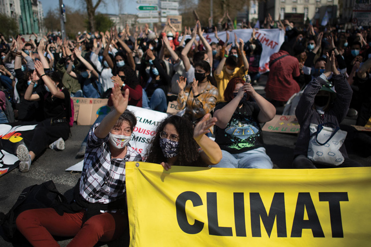 "Forte mobilisation" en France pour une "vraie loi climat", à la veille de l'examen au Parlement "Forte mobilisation" en France pour une "vraie loi climat", à la veille de l'examen au Parlement