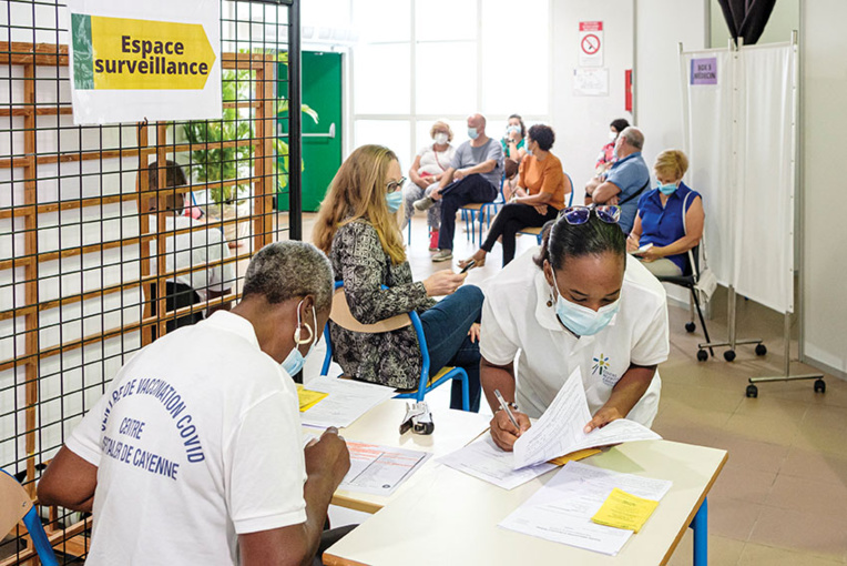 Guyane: un premier centre de vaccination à grande échelle Guyane: un premier centre de vaccination à grande échelle