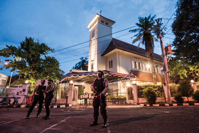 Indonésie: une femme abattue après une attaque au QG de la police à Jakarta