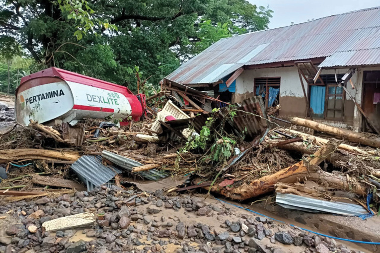 Horreur en Indonésie : "Soudain, on a entendu des gens crier +Inondation !+"