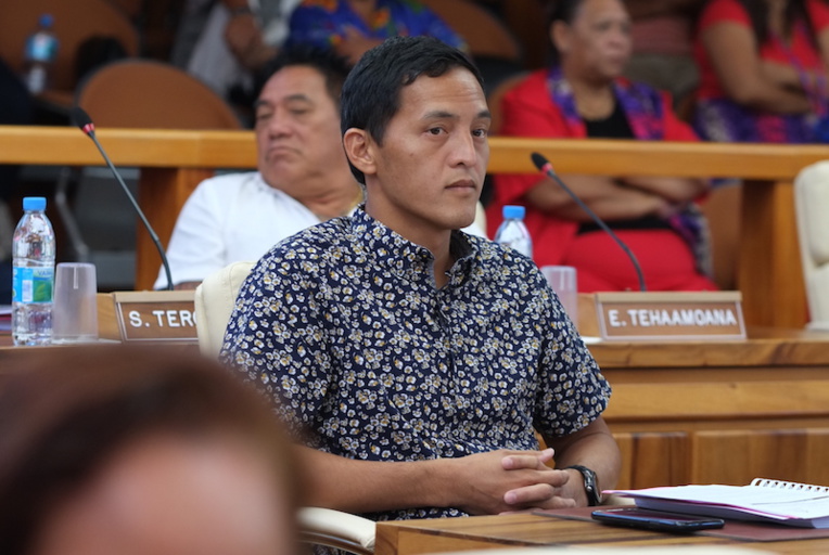 Le représentant James Heaux attaque la nomination du directeur de l'éducation