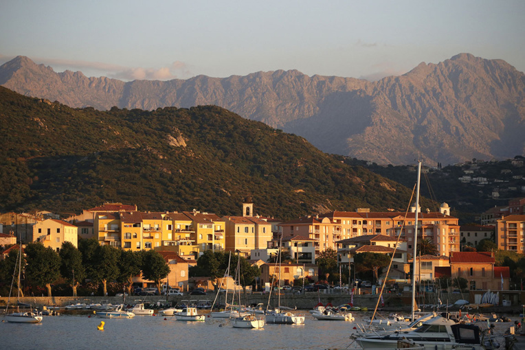 En Corse, découverte d'une nécropole antique où les corps étaient inhumés dans des amphores En Corse, découverte d'une nécropole antique où les corps étaient inhumés dans des amphores