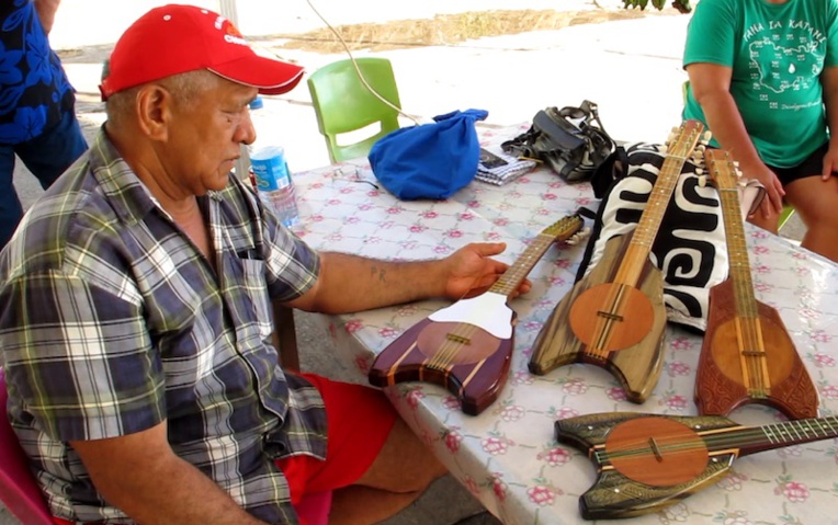 Pori sélectionne avec soin les essences de bois pour la fabrication de ses ukulele. Pori sélectionne avec soin les essences de bois pour la fabrication de ses ukulele.