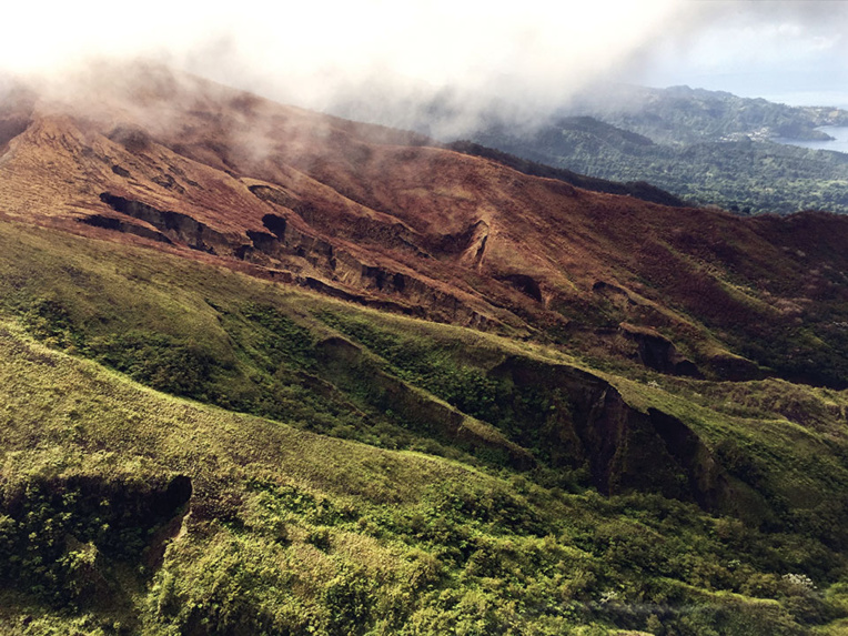 Le volcan de l'île caribéenne de Saint-Vincent entre en éruption