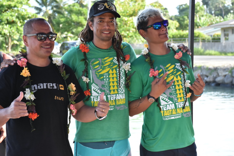Dell Lamartinière (au centre) champion de pêche sous marine en titre, bien parti pour converser sa couronne. Steeve Tetuanui (à gauche) et Maui Taea (à droite) sont respectivement troisième et deuxième du classement provisoire.