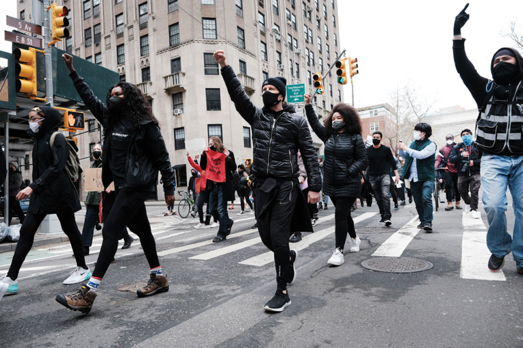 Minneapolis sous haute tension après la mort d'un jeune homme noir tué par la police Minneapolis sous haute tension après la mort d'un jeune homme noir tué par la police
