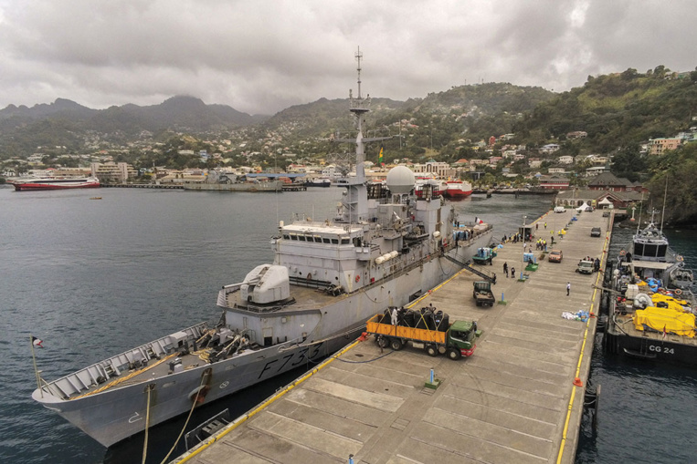 A Saint-Vincent, l'aide s'organise face au volcan et à la cendre A Saint-Vincent, l'aide s'organise face au volcan et à la cendre