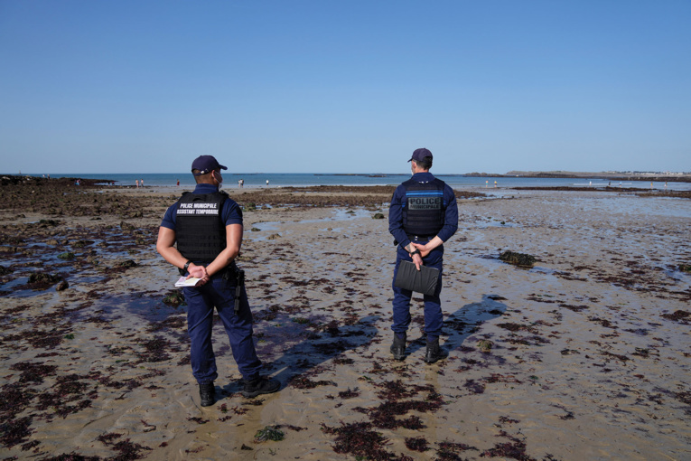 Cinq Robinsons sur un îlot échappent aux gendarmes grâce à la marée montante