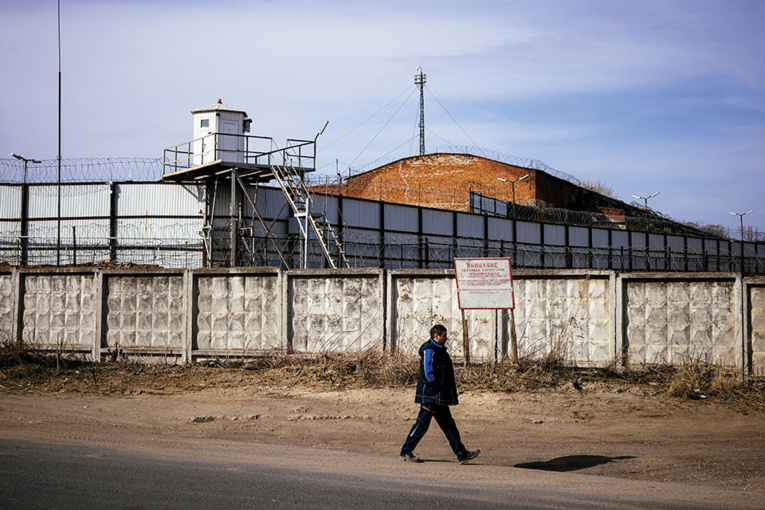 L'opposant russe Navalny est "très faible" et a besoin d'aide médicale urgente