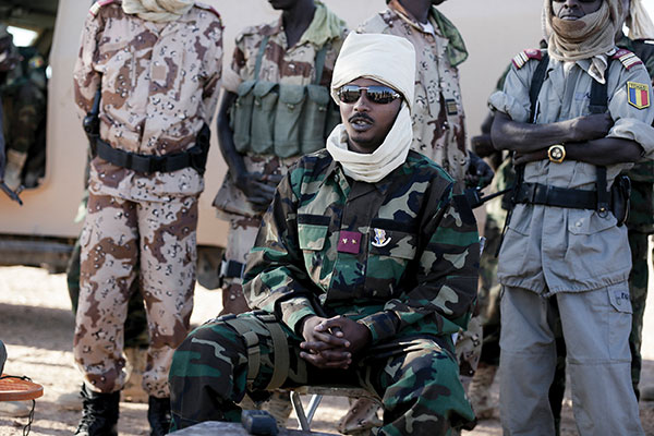 Tchad: le fils Déby prend les pleins pouvoirs