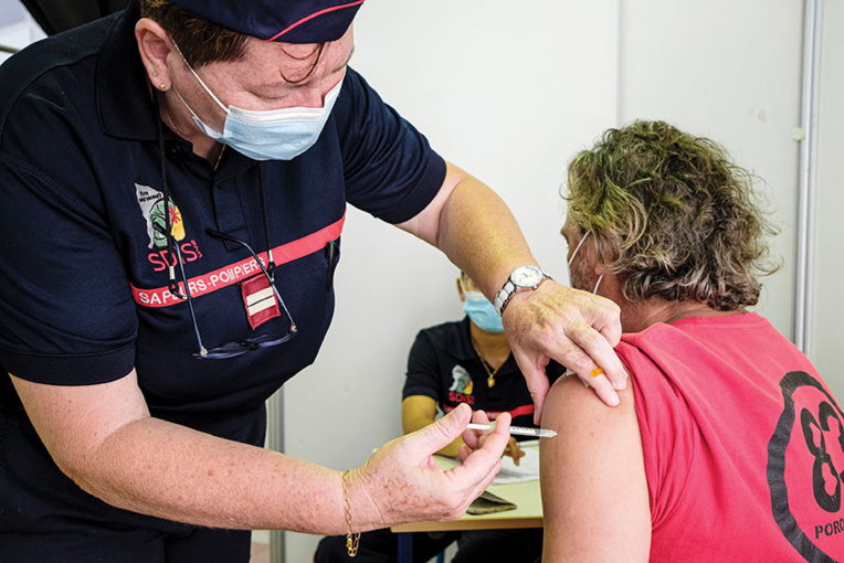 En Guyane, la vaccination patine malgré l'ouverture aux 30 ans, voire 18 ans En Guyane, la vaccination patine malgré l'ouverture aux 30 ans, voire 18 ans