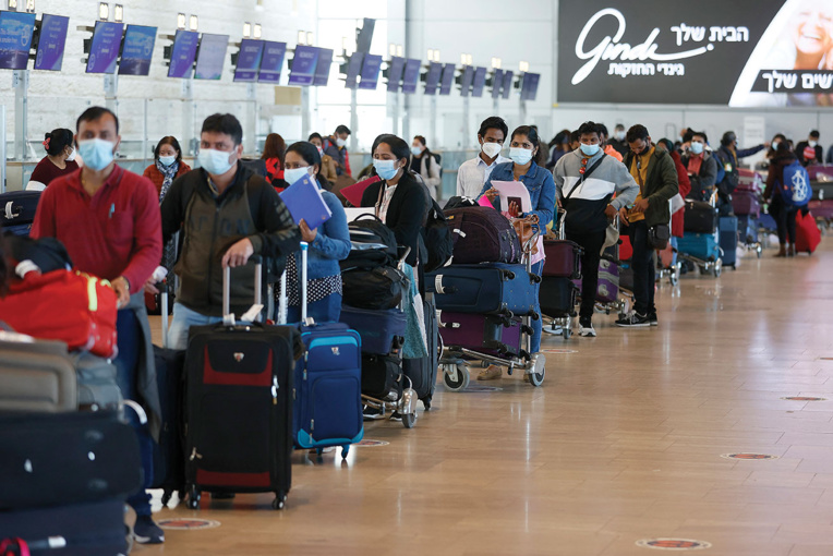 Les voyageurs venant d'Inde également soumis à un isolement obligatoire de 10 jours en France Les voyageurs venant d'Inde également soumis à un isolement obligatoire de 10 jours en France