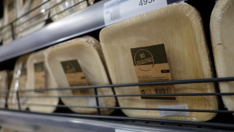 Le groupe Wane bannit la vaisselle en plastique Le groupe Wane bannit la vaisselle en plastique