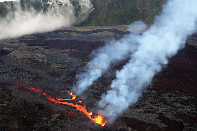 La Réunion: deux jeunes randonneurs décédés au volcan du Piton de la Fournaise La Réunion: deux jeunes randonneurs décédés au volcan du Piton de la Fournaise