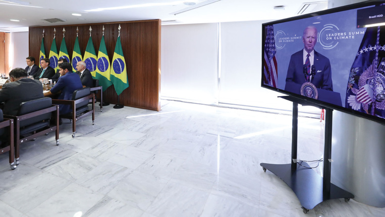 Climat: Biden affiche ses ambitions, le monde applaudit le retour de l'Amérique Climat: Biden affiche ses ambitions, le monde applaudit le retour de l'Amérique