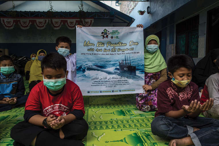 Course contre la montre pour retrouver un sous-marin disparu en Indonésie, un "objet" détecté Course contre la montre pour retrouver un sous-marin disparu en Indonésie, un "objet" détecté